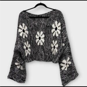 Storia Black and White Floral Sweater